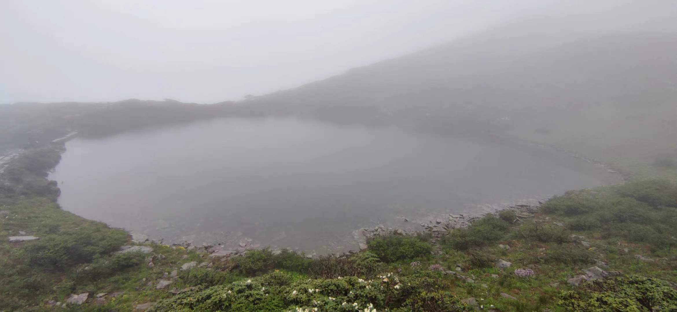 雨蒙蒙的洗马潭