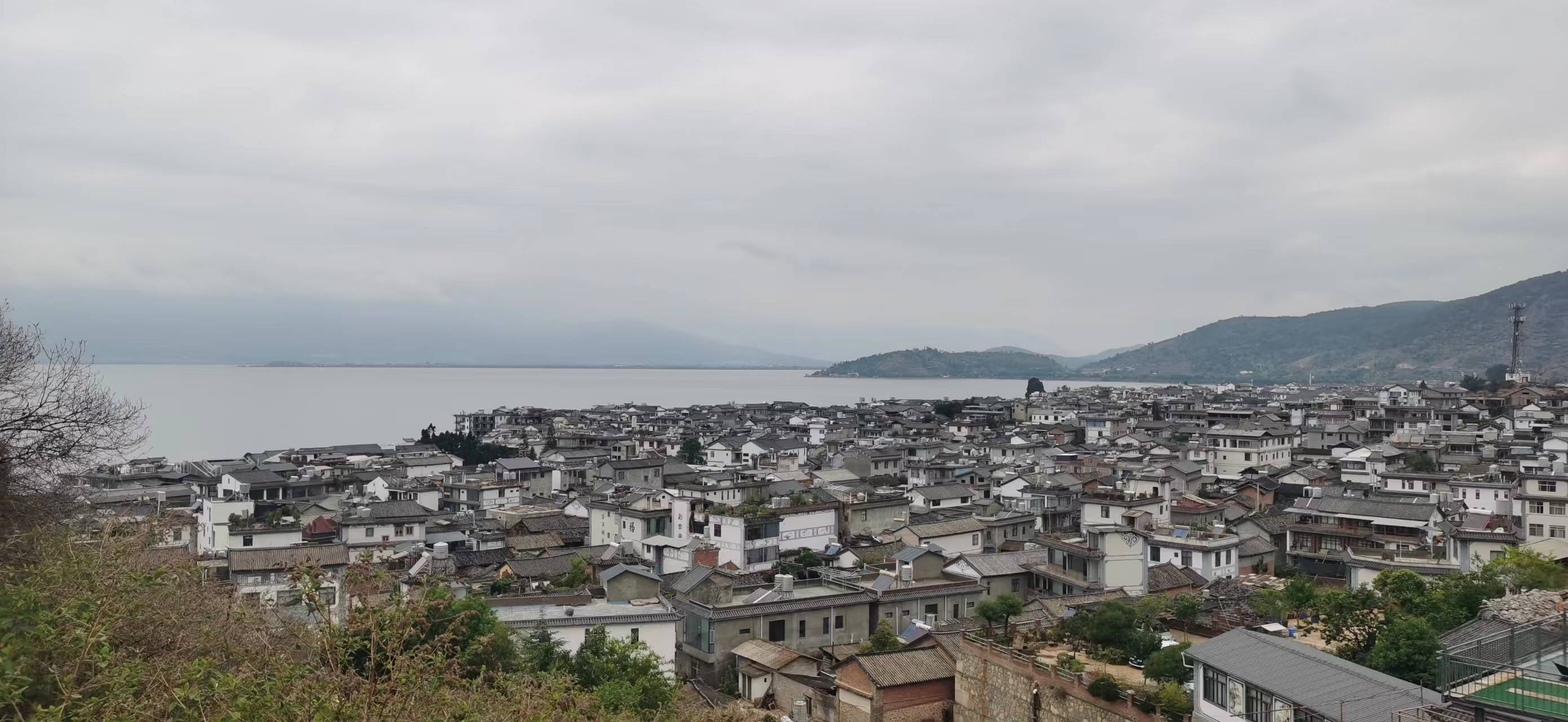 海边的青瓦小镇